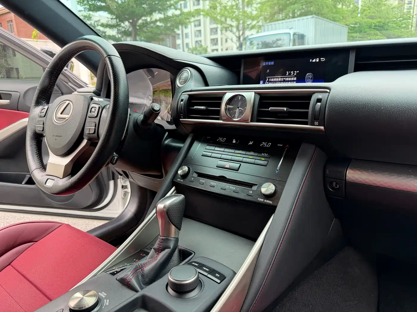 Lexus IS 2017 300 F SPORT фото 7