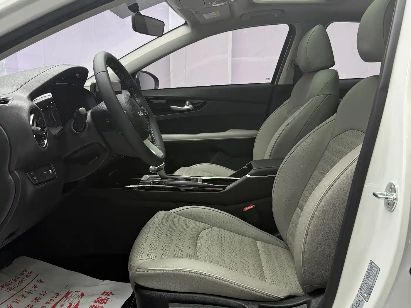 Kia K3 2023 Model 1.5L CVT Luxury Edition фото 6