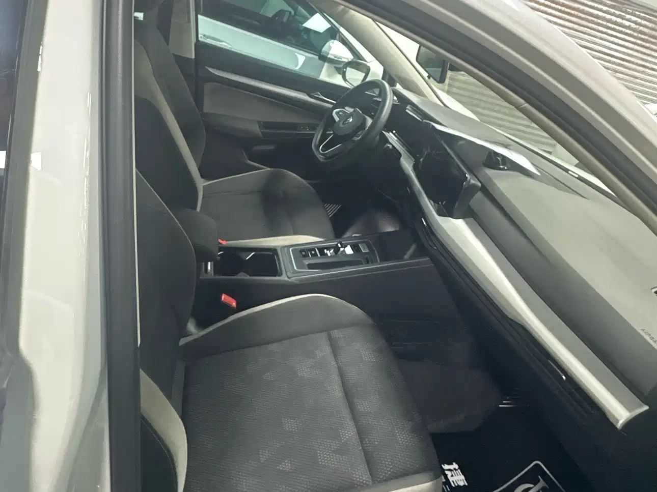 Volkswagen Golf 2021 200TSI DSG фото 4