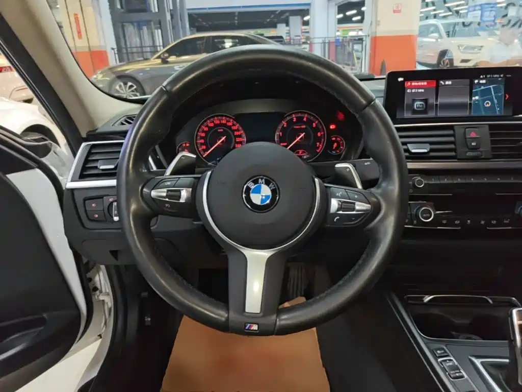 Photo 11 - BMW 3 Series