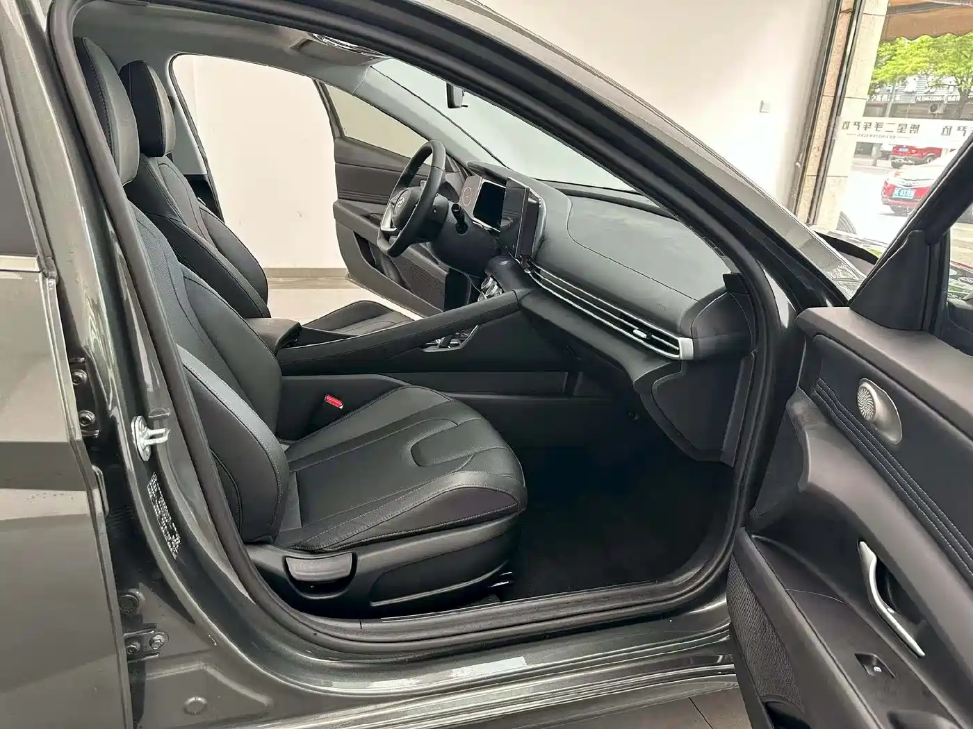 Hyundai Elantra 2023 1.5L CVT GLX Elite Edition фото 4