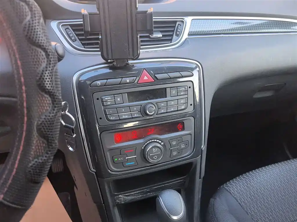 Peugeot 308 2014 Model Joy Edition Classic 1.6L Automatic Superior Style фото 10
