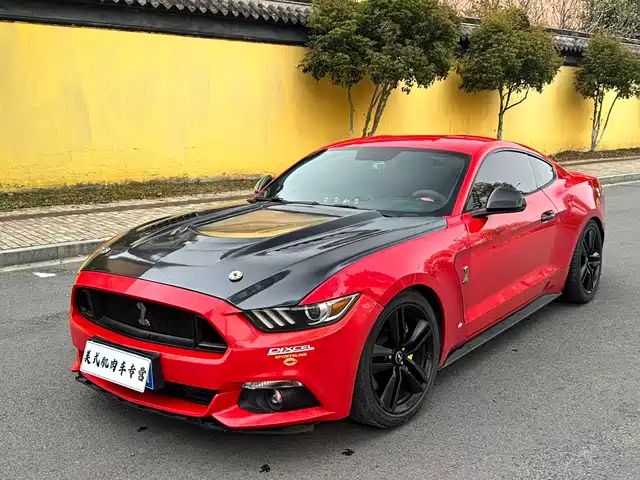 FORD MUSTANG
