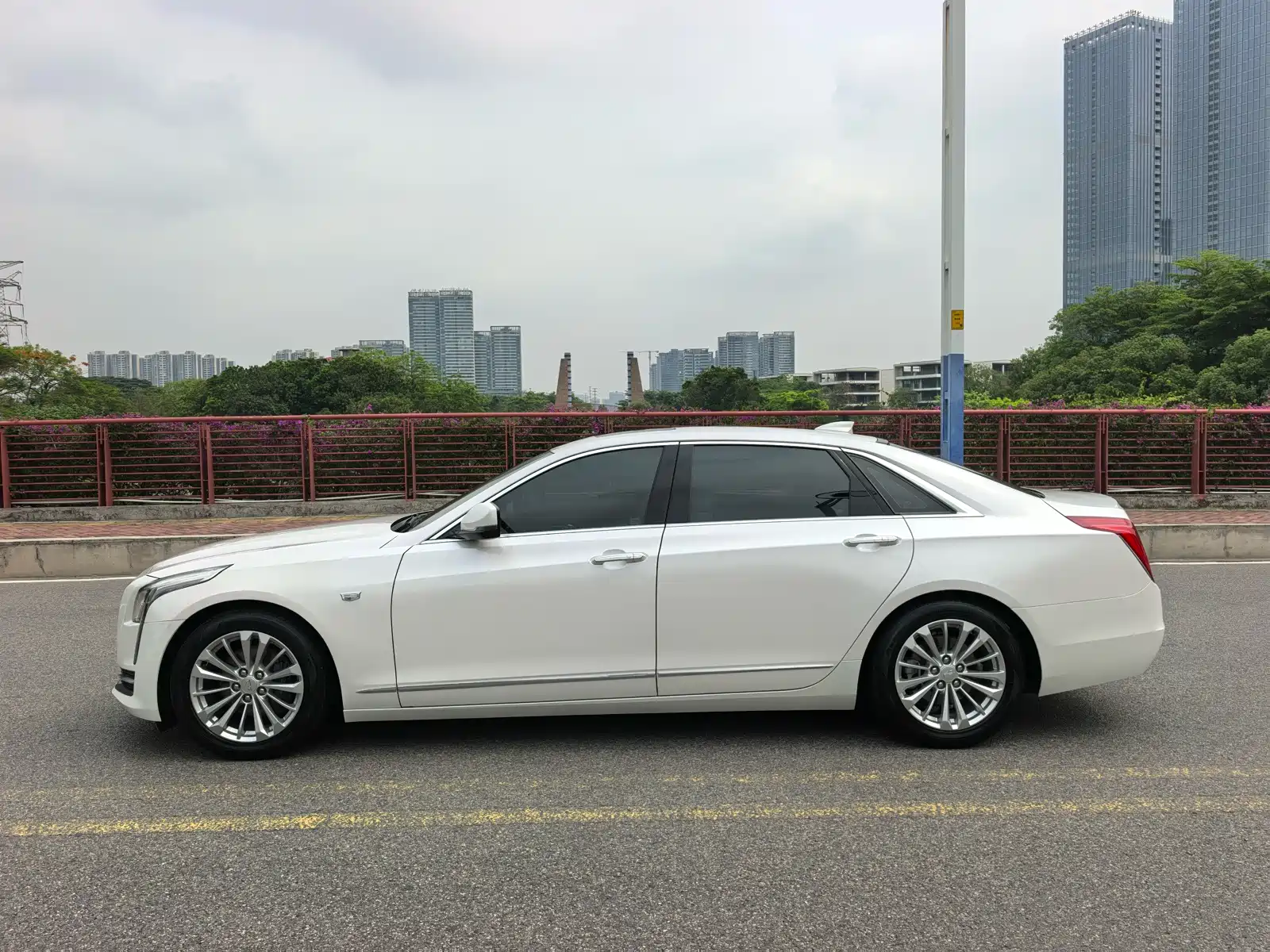 Фото 23 - Cadillac CT6