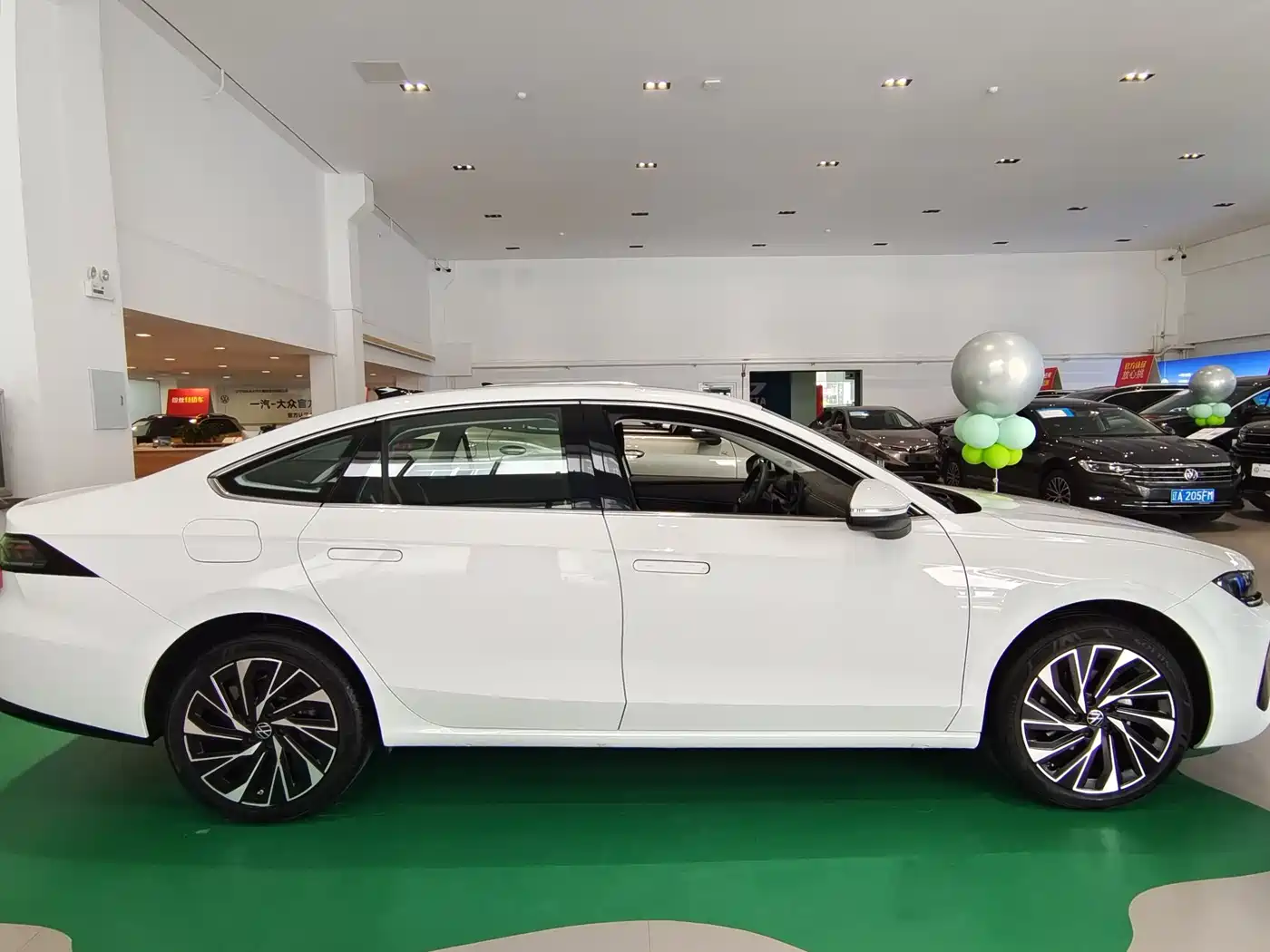 Volkswagen Sagitar 2025 300TSI DSG High-end Model фото 5