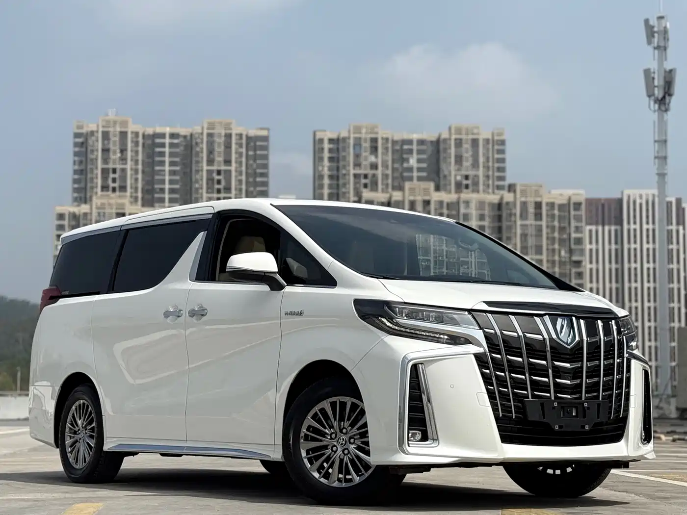Toyota Alphard 2021 Hybrid 2.5L Ultimate фото 3