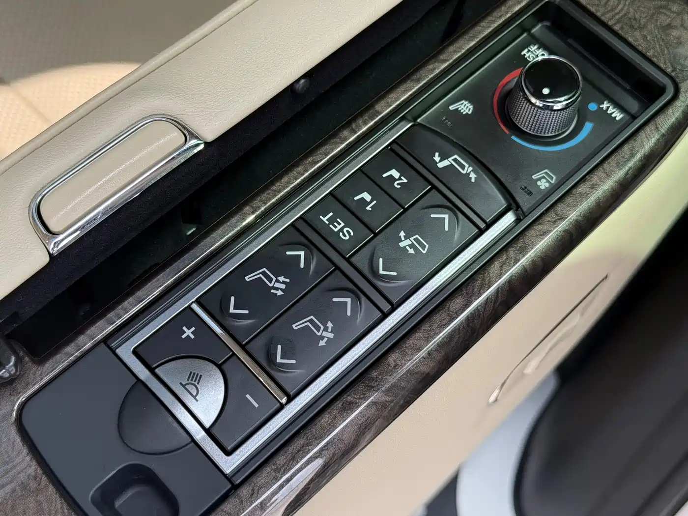 Toyota Alphard 2021 Hybrid 2.5L Ultimate фото 18