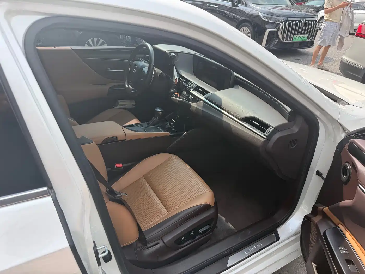 Фото 12 - Lexus ES