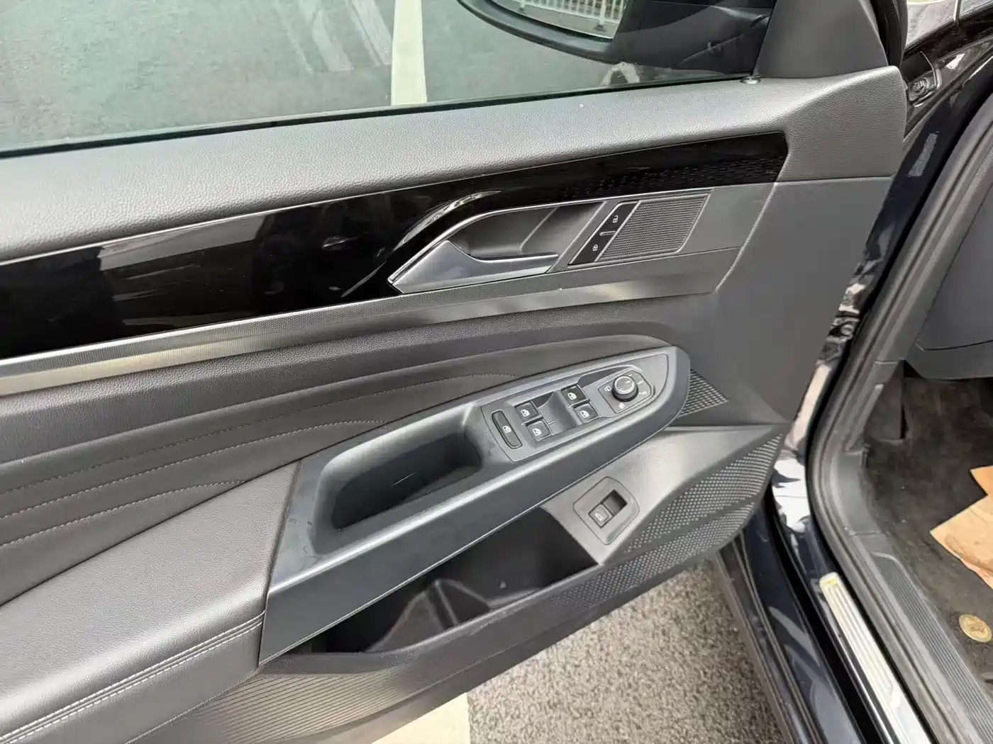 Volkswagen Passat 2024 380TSI Starlight Dragon Soaring Edition фото 9