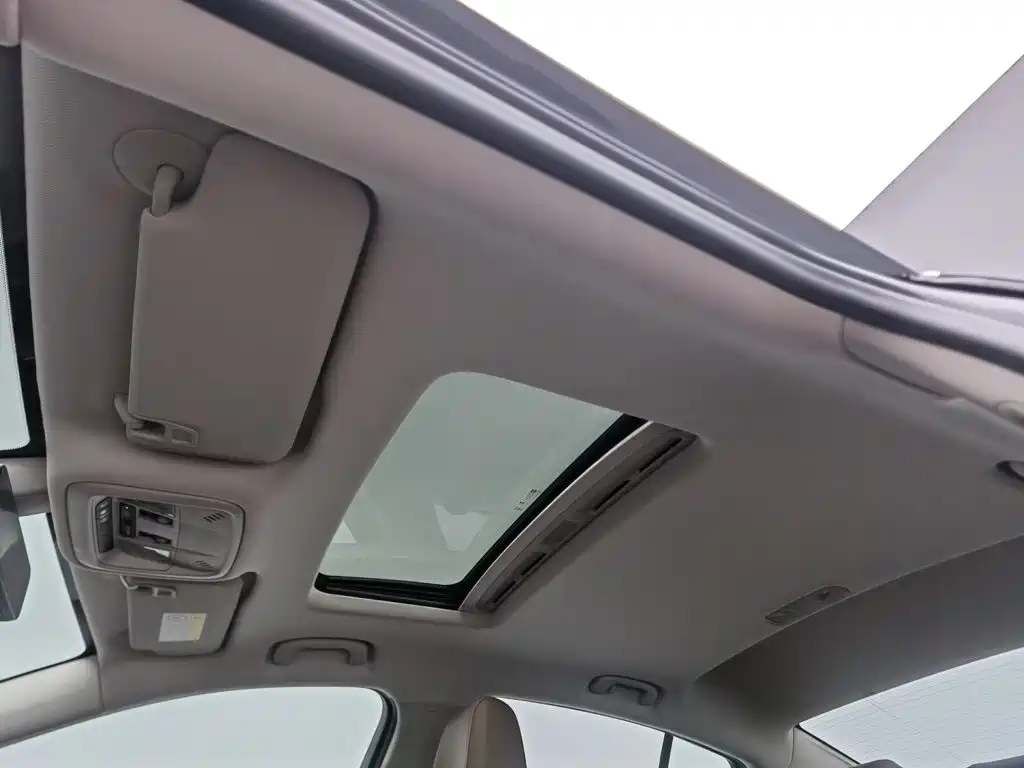Photo 14 - Buick Regal