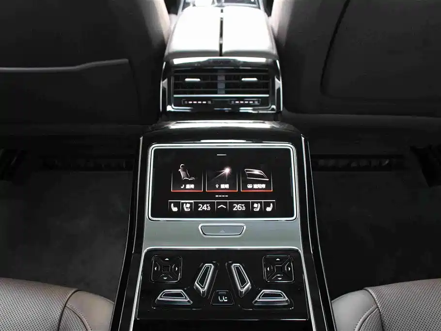 Фото 14 - Audi A8
