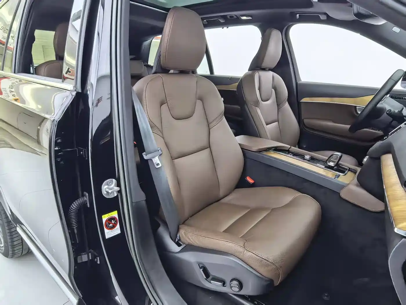 Фото 8 - Volvo XC90