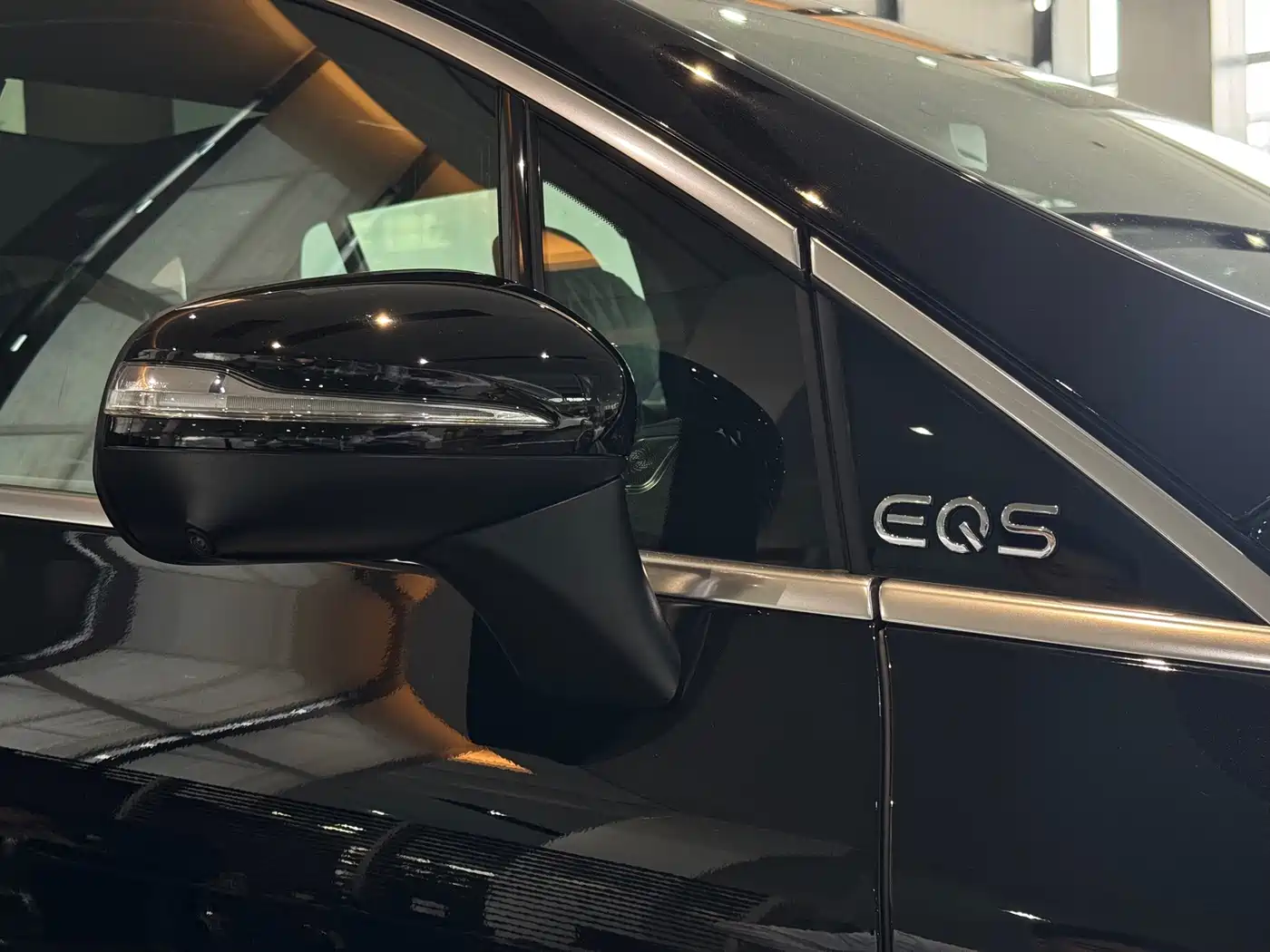 Mercedes-Benz EQS SUV 2026 2025 Model 500 4MATIC