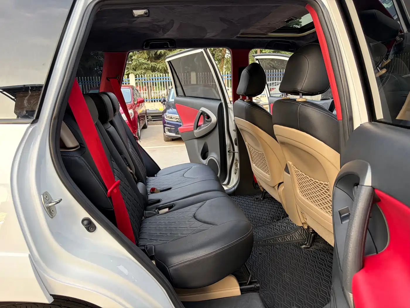 Toyota RAV4 Rongfang 2012 Styling Edition 2.0L Automatic 4WD фото 13