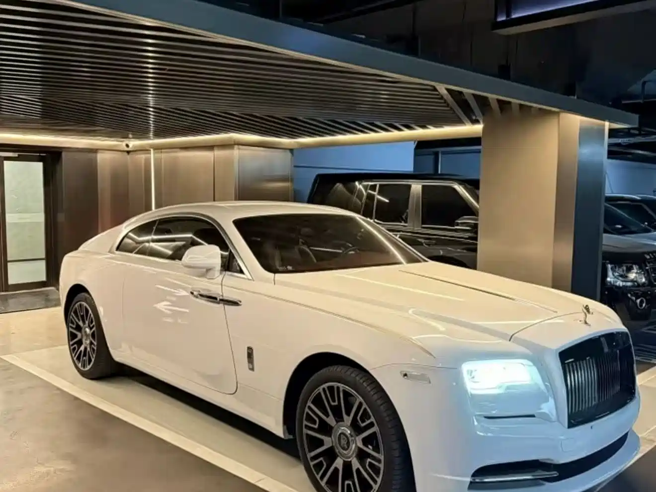 Rolls-Royce Wraith 2018 6.6T Standard фото 3