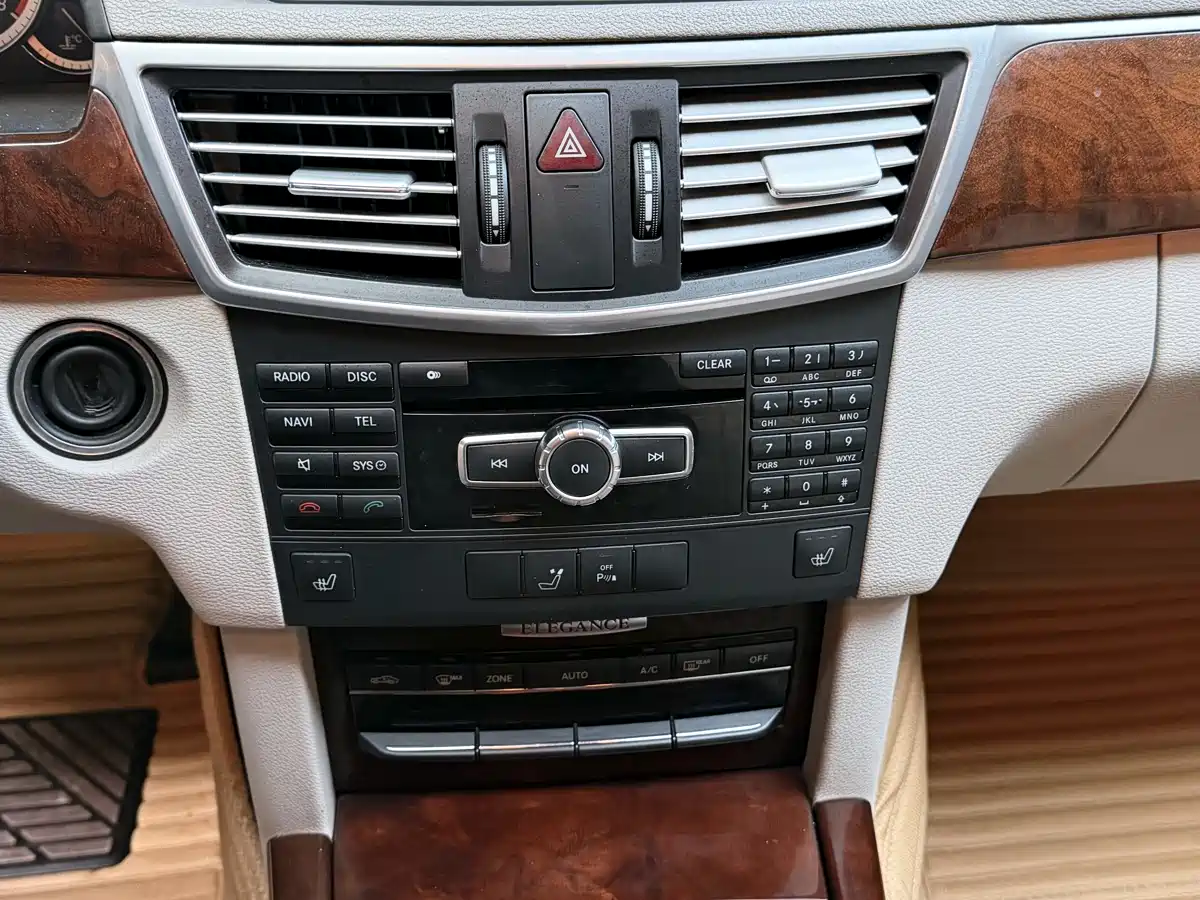 Mercedes-Benz E-Class 2013 E 300 L Elegance фото 17