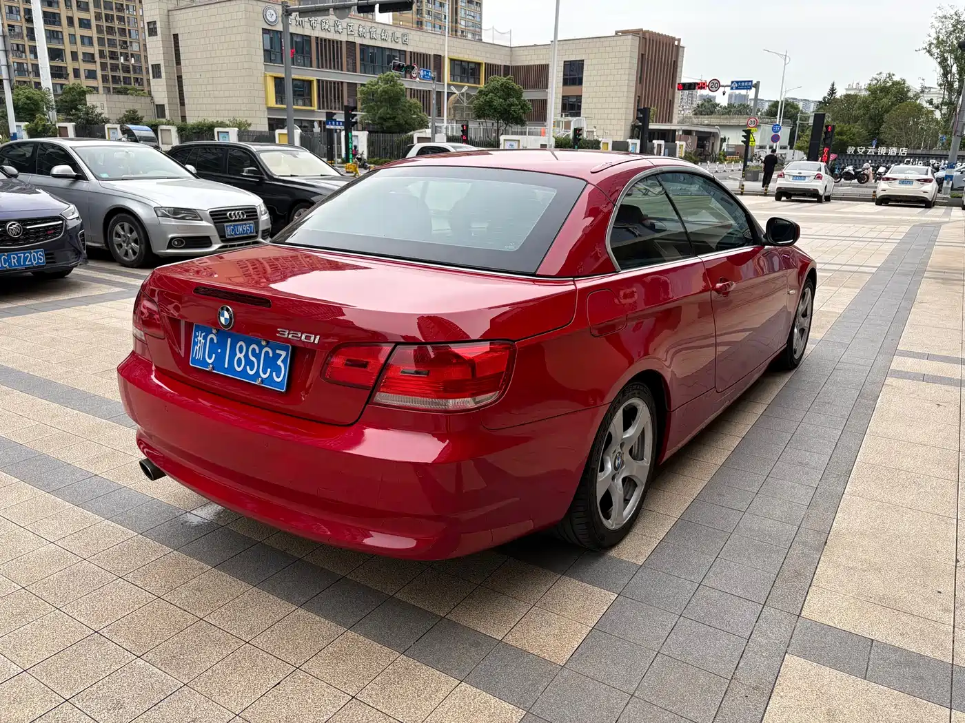 BMW 3 Series (Import) 2011 320i Convertible фото 5