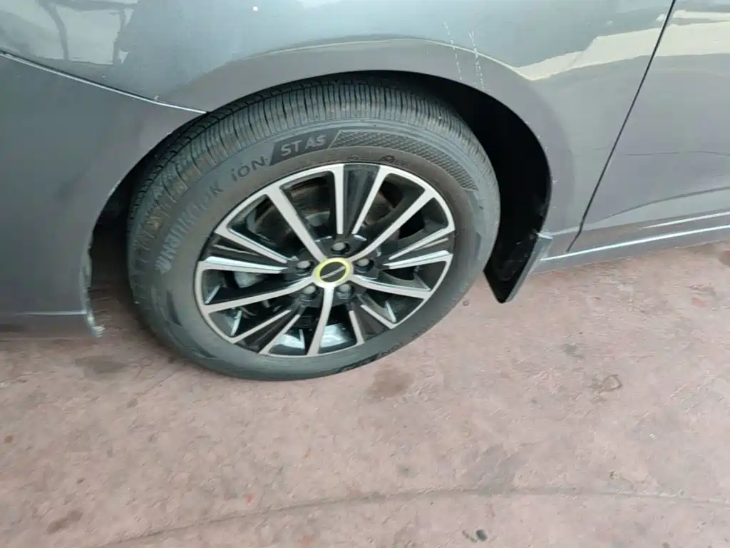 Фото 23 - Roewe i5