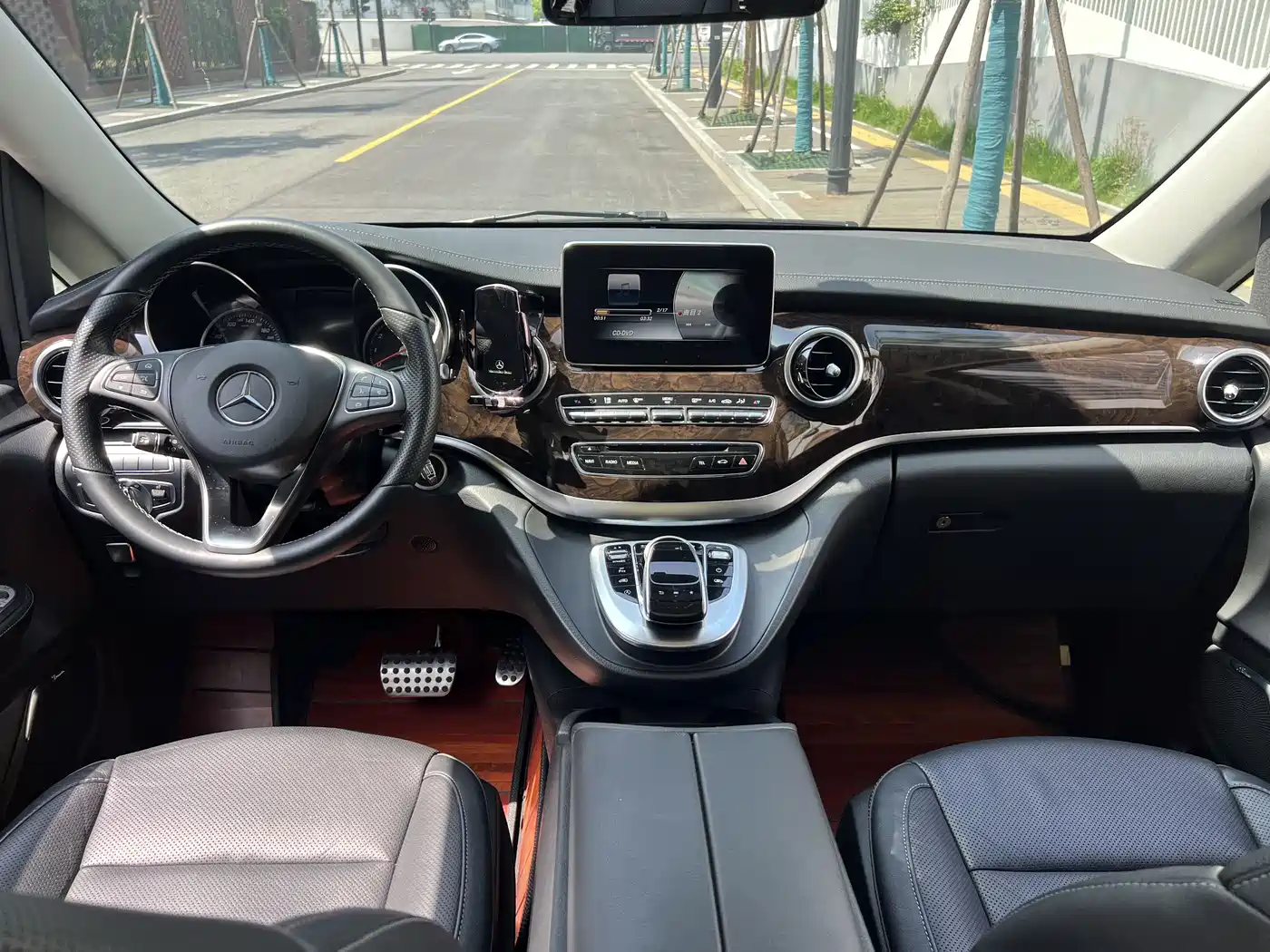 Mercedes-Benz V-Class 2018 V 260 L Premium Long Wheelbase Edition China VI фото 4