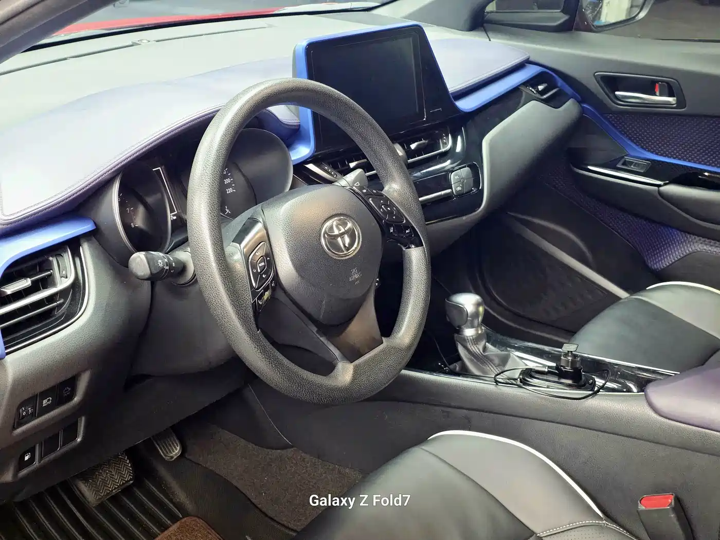 Toyota C-HR 2018 2.0L Leading Edition China V фото 6