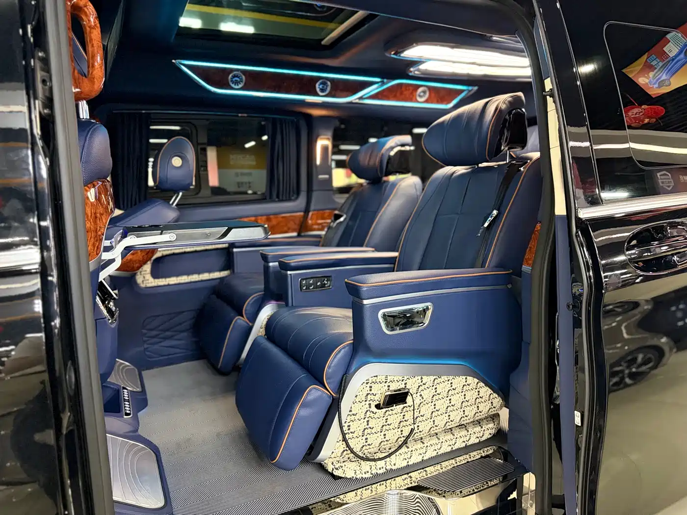 Mercedes-Benz V-Class 2022 V 260 L Long Wheelbase Prestige Edition фото 10