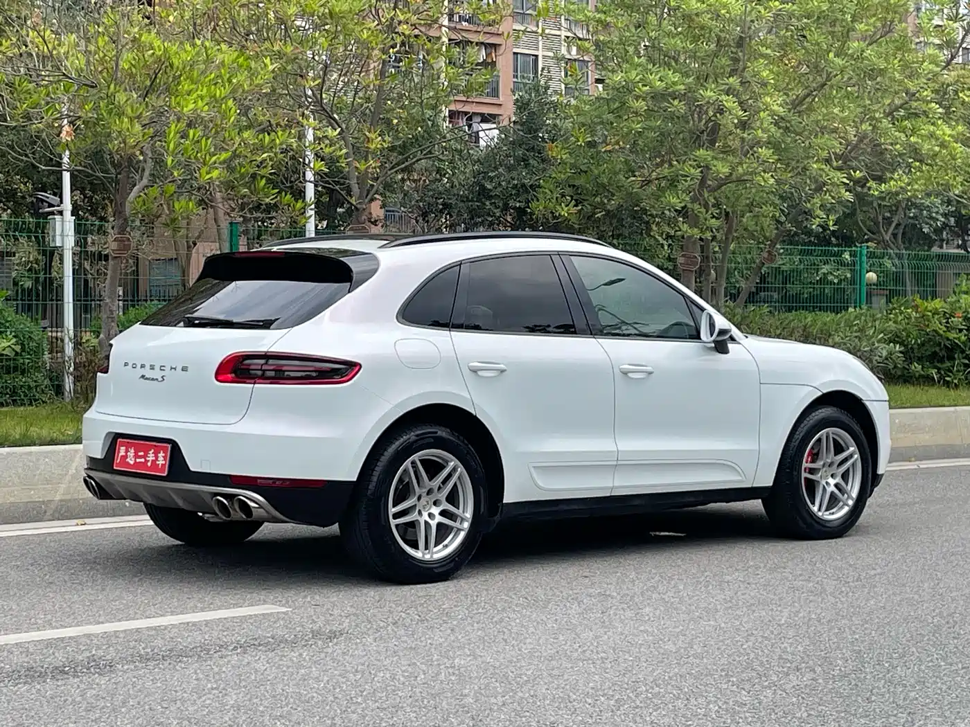 PORSCHE MACAN
