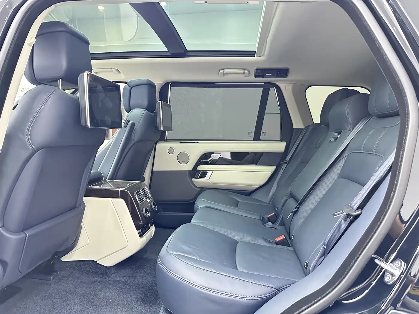 Land Rover Range Rover 2022 3.0 L6 400PS Heritage Extended Classic Edition фото 11