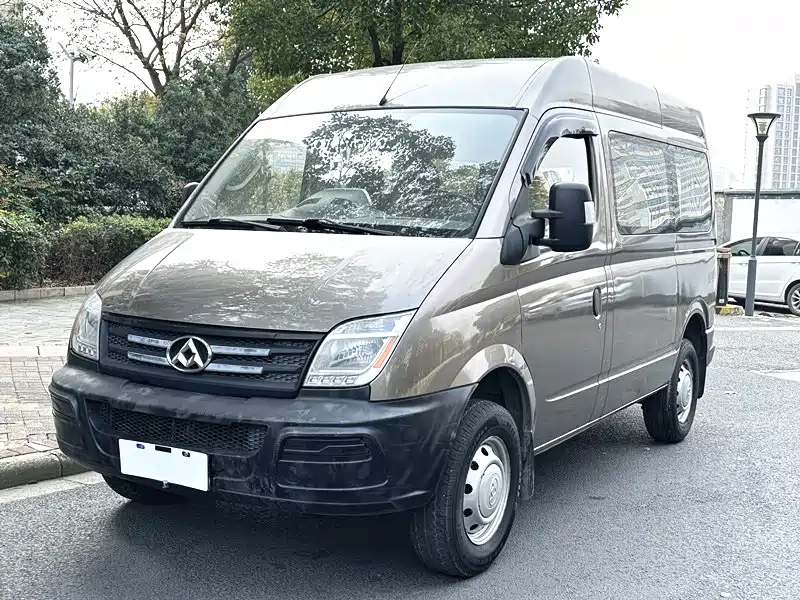 SAIC Maxus Xintu V80 2017 2.5T 5-speed manual Aoyun Tong China V short wheelbase medium roof 5/6/10 seats
