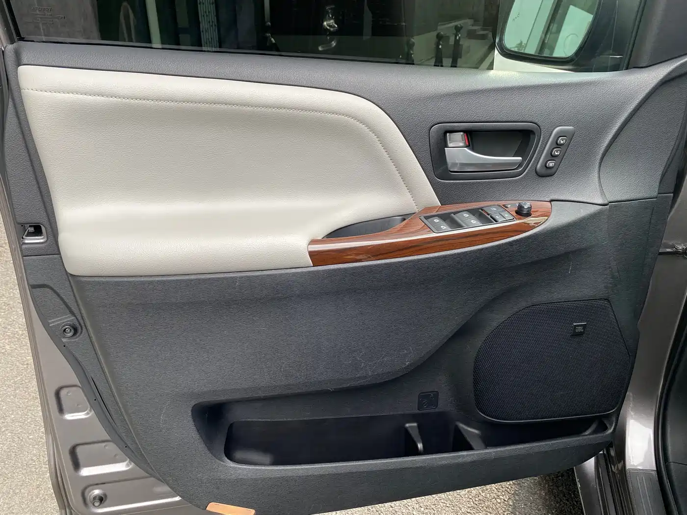 Toyota Sienna 2015 3.5L 4WD L фото 8
