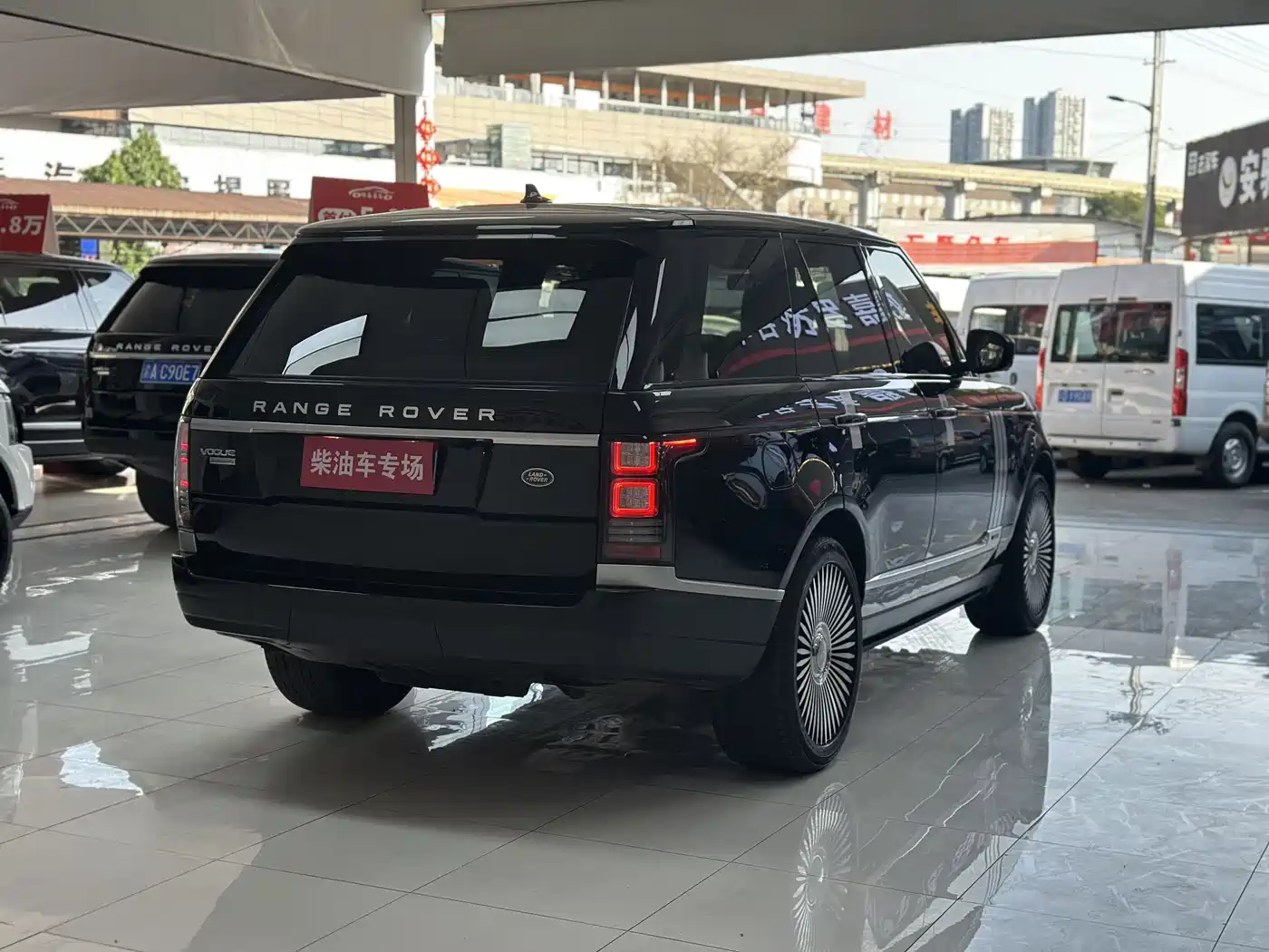 Land Rover Range Rover 2015 3.0 TDV6 Vogue фото 6