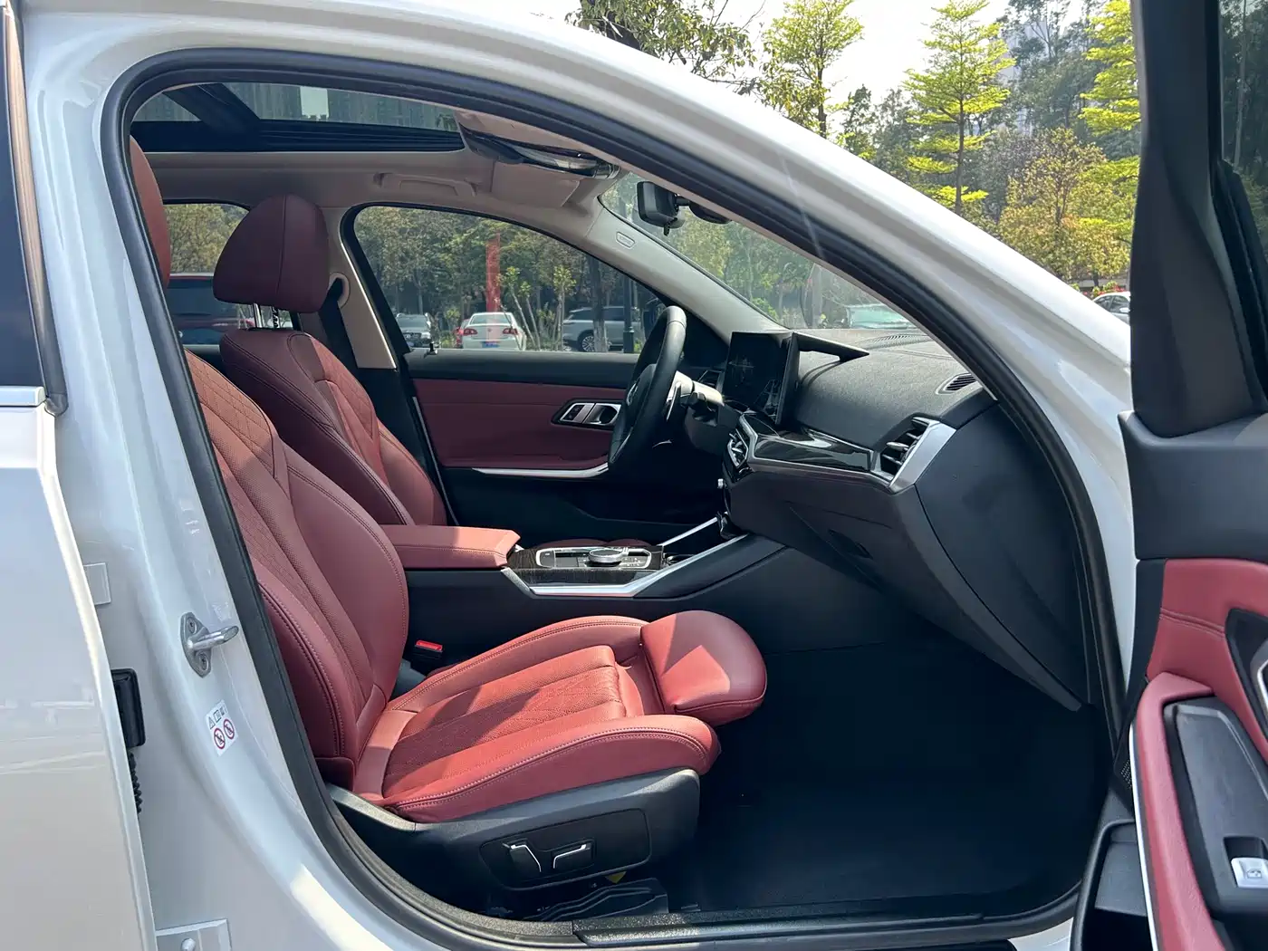 BMW 3 Series 2024 325Li M Sport Package фото 16