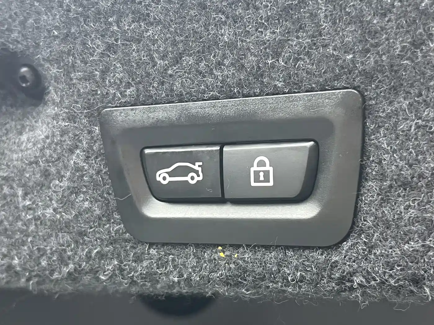 BMW 5 Series 2011 535Li Leading фото 24
