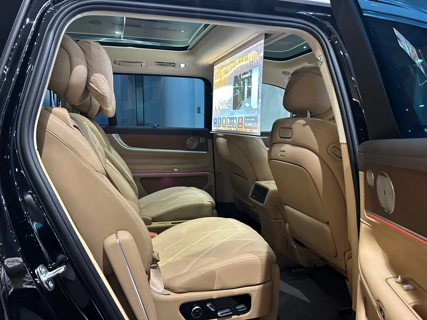 AITO Wenjie AITO M9 2025 Extended Range Ultra 52kWh 6-Seater фото 13
