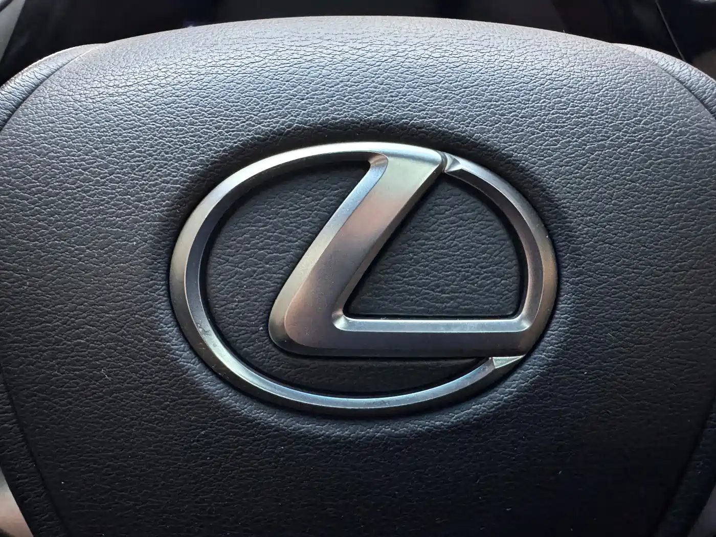 Lexus ES 2023 200 Excellence Edition фото 28