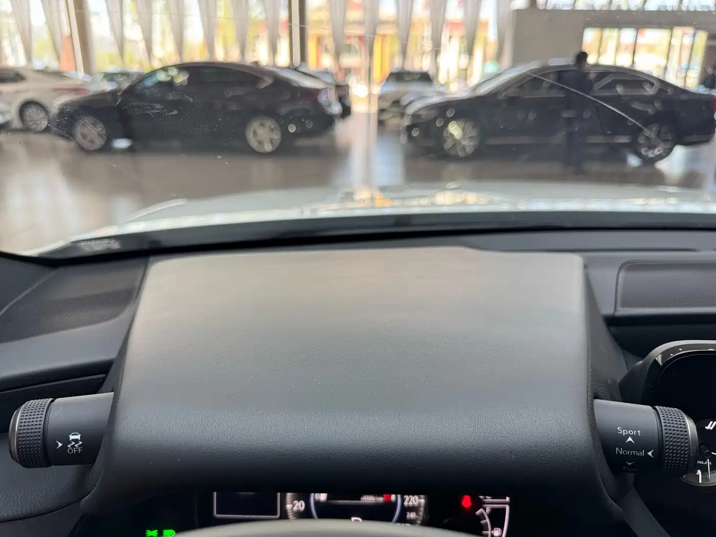 Lexus ES 2023 200 Excellence Edition фото 31