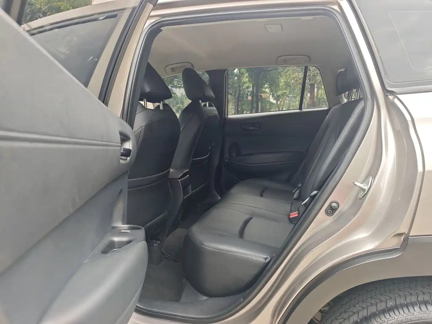 Toyota Frontlander 2023 2.0L CVT Elite Edition фото 13