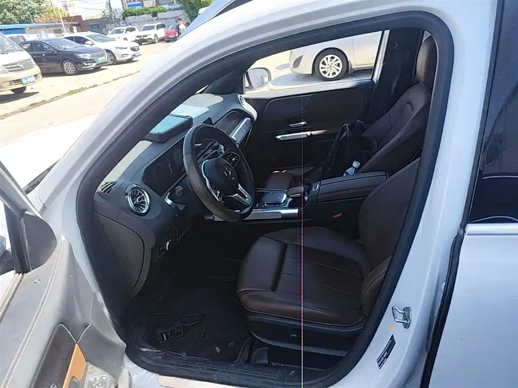 MERCEDES-BENZ GLB