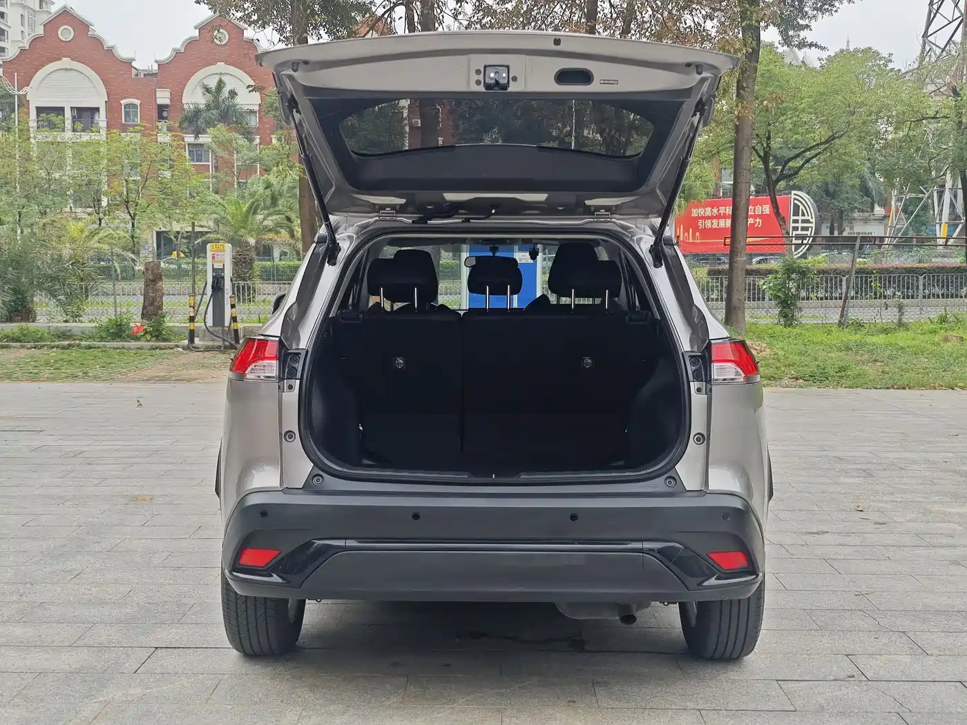 Toyota Frontlander 2023 2.0L CVT Elite Edition фото 23