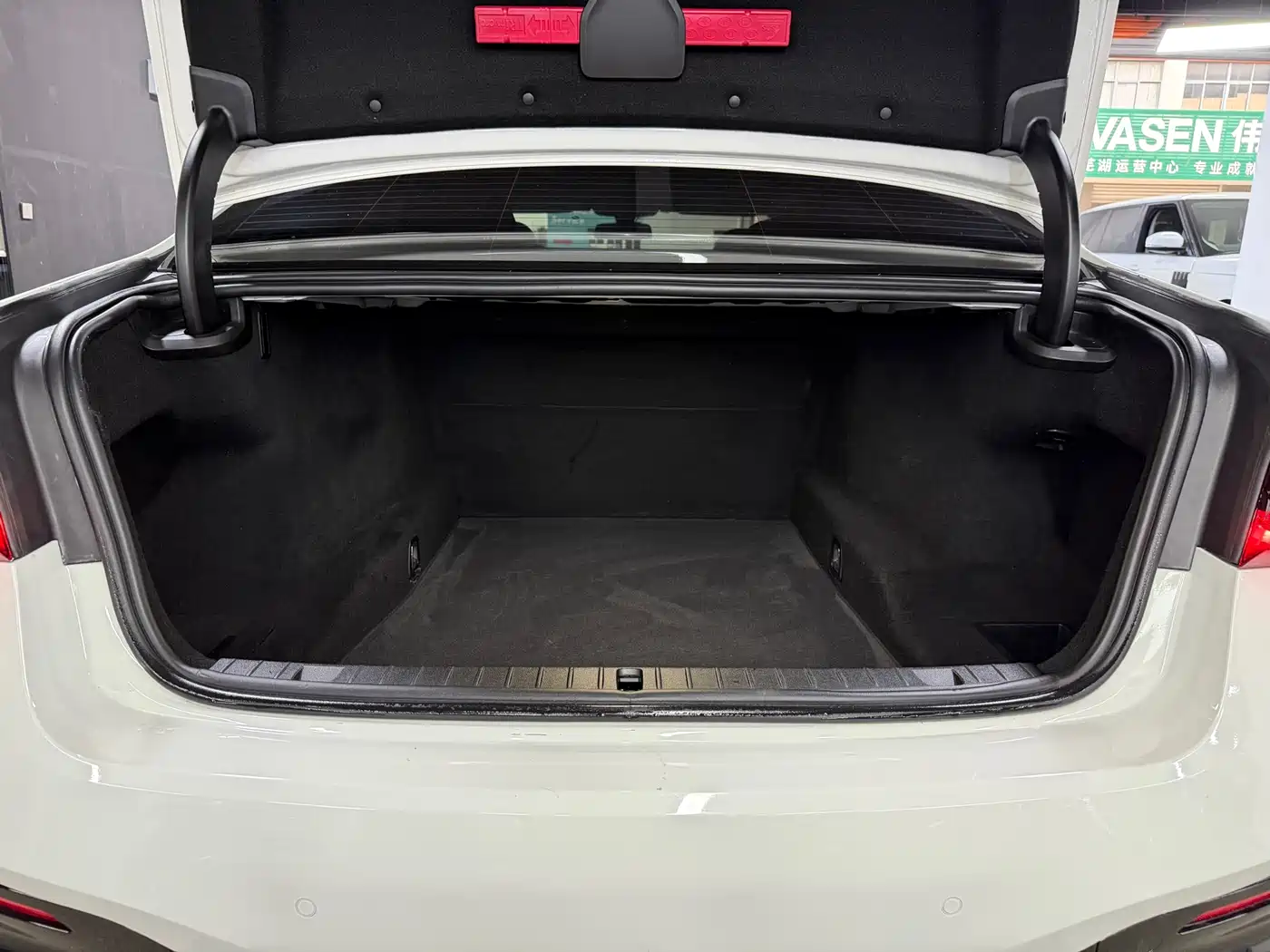 BMW 7 Series 2016 730Li Leading фото 23