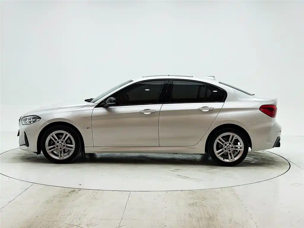 BMW 1 Series 2021 120i M Sport Shadow Edition фото 7