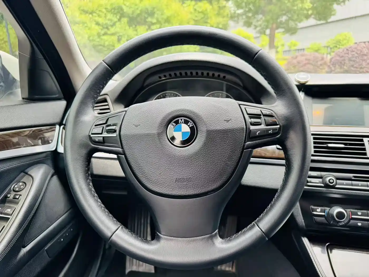 BMW 5 Series 2013 525Li Leadership фото 9