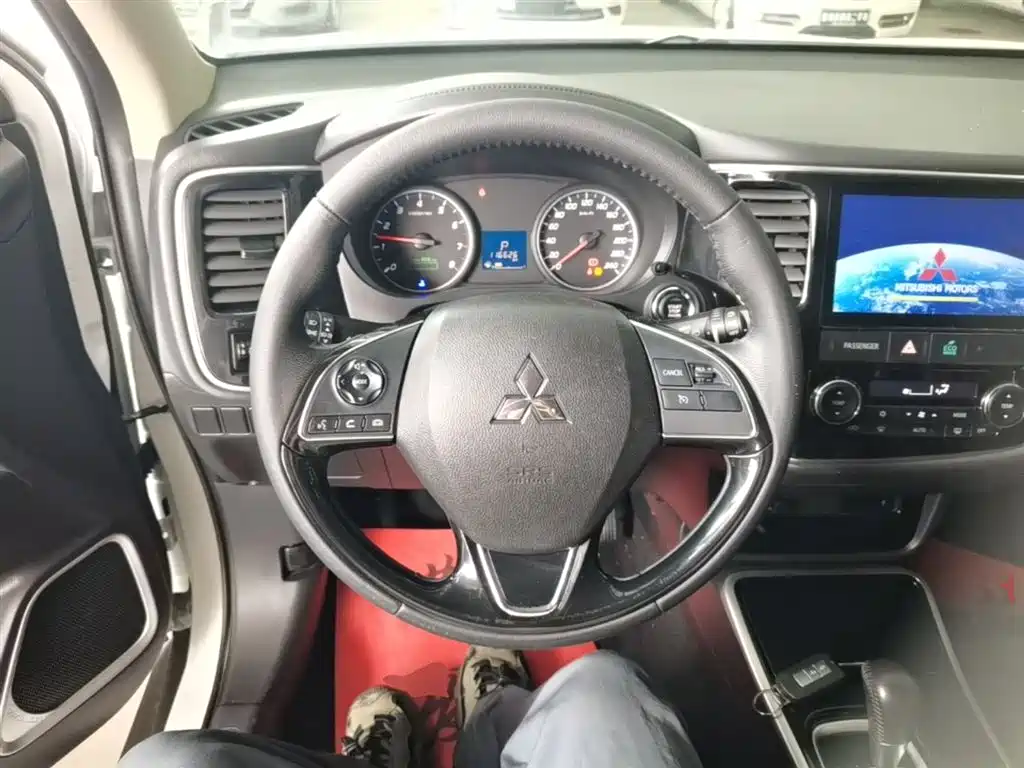 Mitsubishi Outlander 2018 2.0L 2WD Glory Edition 5-seater фото 7