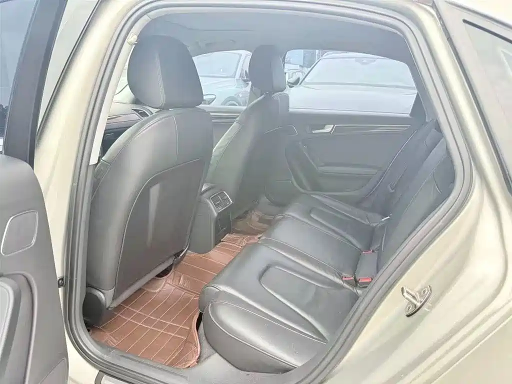 Audi A4L 2016 35 TFSI Collector's Edition S line Comfort фото 5