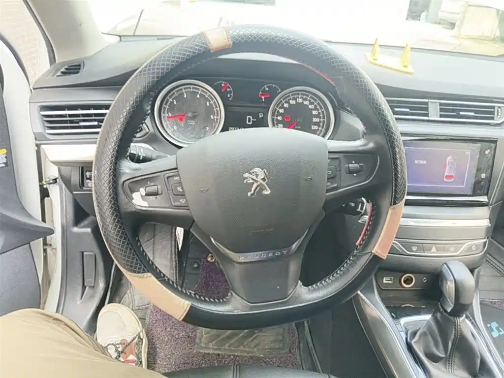 Peugeot 408 2016 1.6T Automatic Luxury Edition фото 11