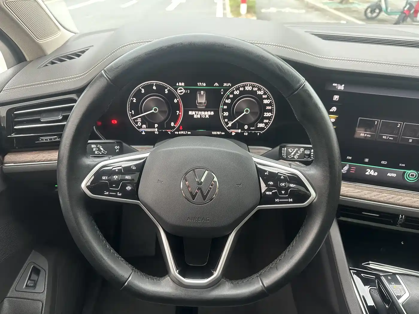 VOLKSWAGEN TOUAREG