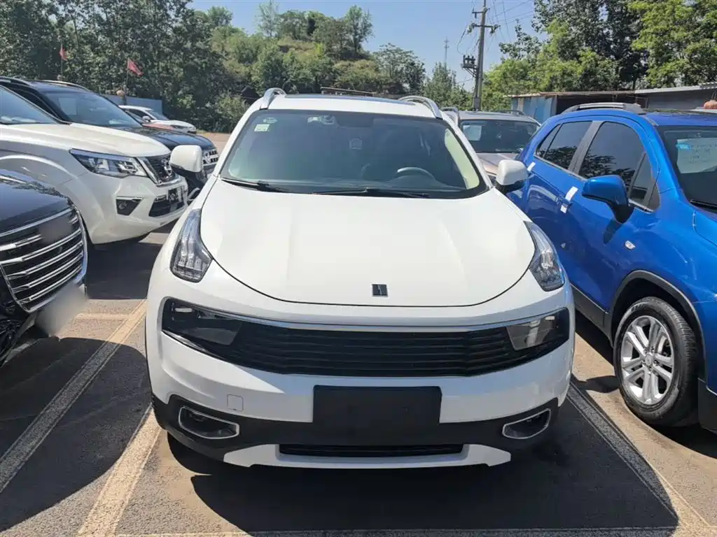 Lynk & Co 01 2018 2.0T 2WD Type+ Edition фото 3
