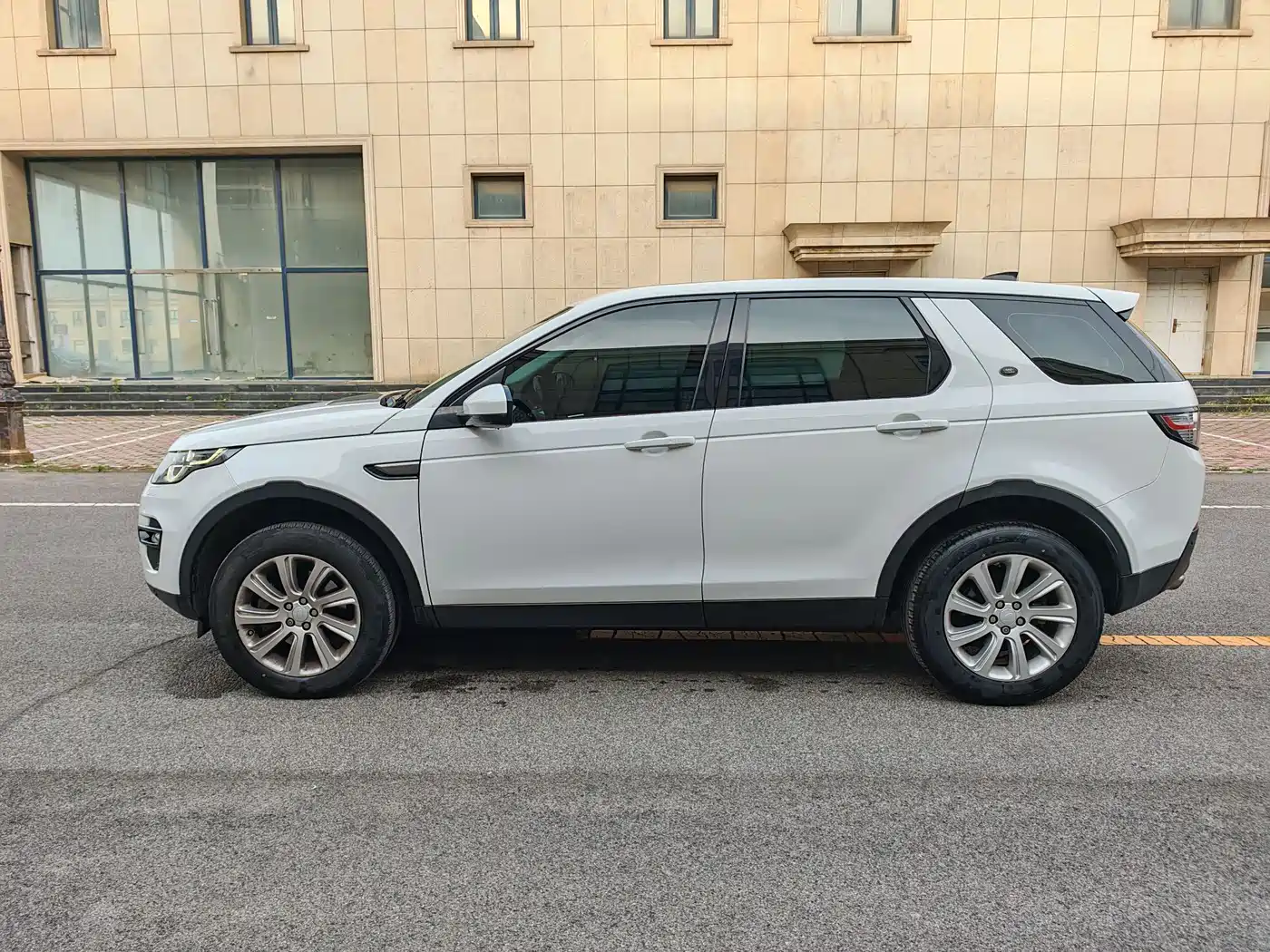 Land Rover Discovery Sport 2017 2.0T SE фото 5
