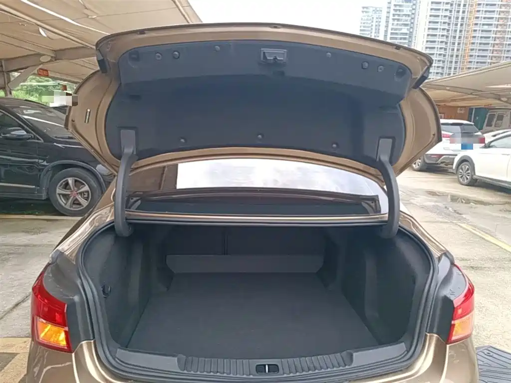 Buick Verano 2017 Sedan 20T DCT Elite фото 19