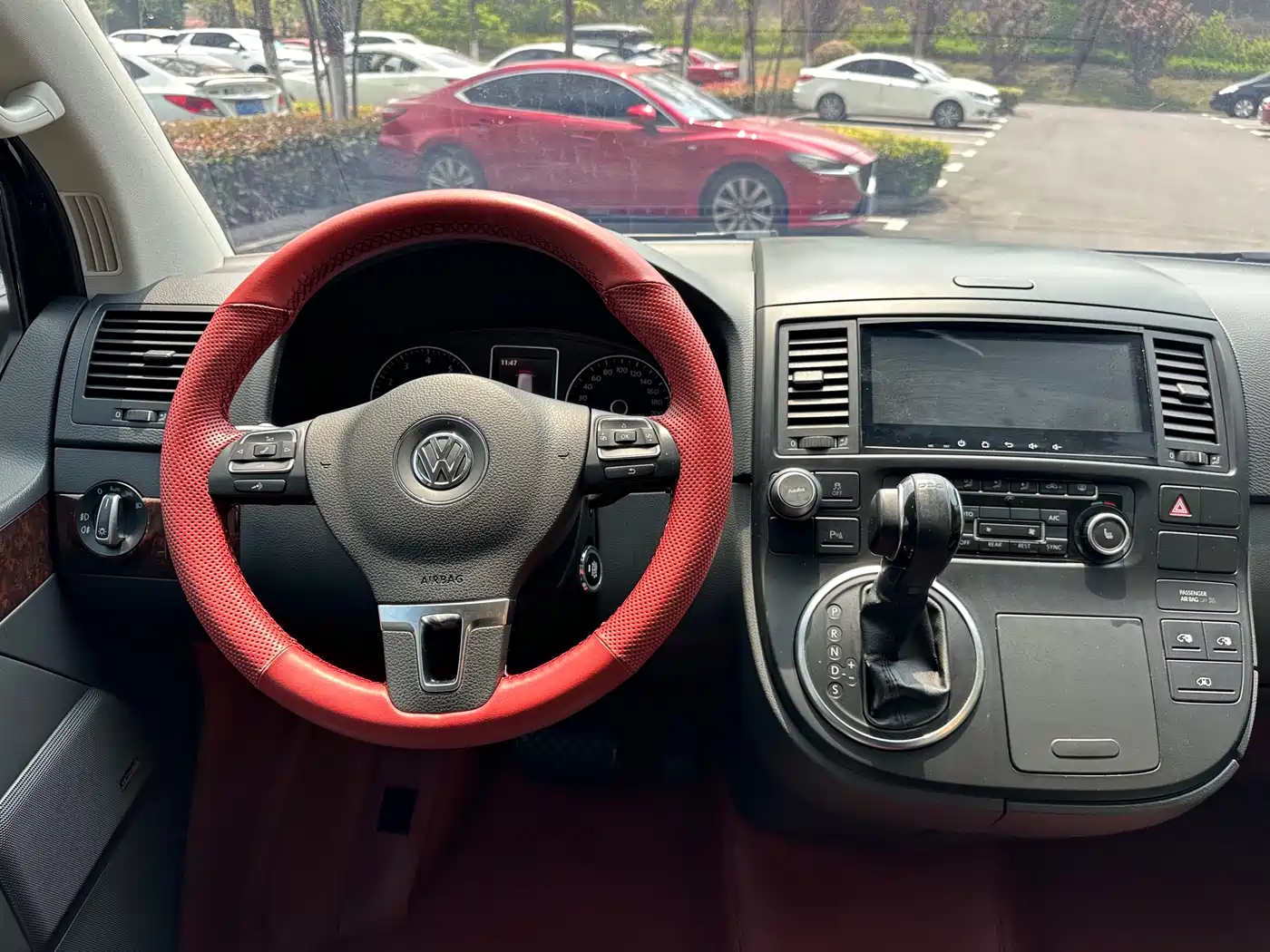 Volkswagen Multivan 2012 2.0TSI 2WD Luxury Edition фото 15