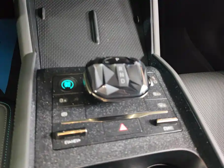 BYD Qin L 2024 DM-i 80KM Superior фото 16